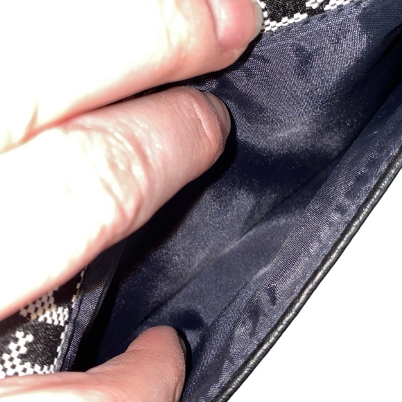 Tommy Hilfiger Black and White Logo Camera Crossbody Bag - Picture 6 of 16